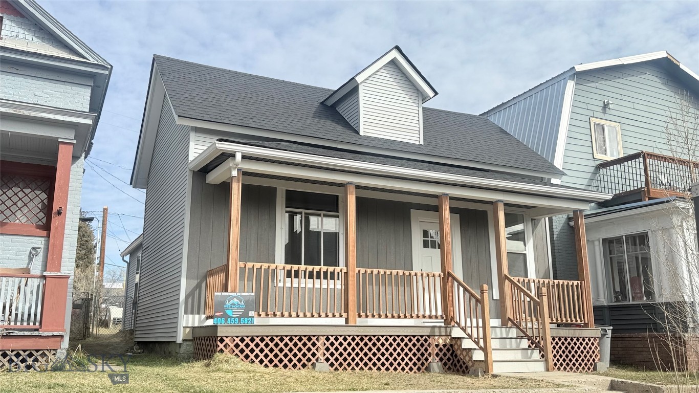 This newly listed charming 2-bedroom home on Copper Street offers comfort and style in a desirable “Below the M” location. Recently remodeled from top to bottom, upgrades include everything from the roof down to the floors.
Step inside and experience the warmth and character of this cozy, inviting space. Don’t miss your chance to see this enchanting home—contact your favorite agent today to schedule a showing