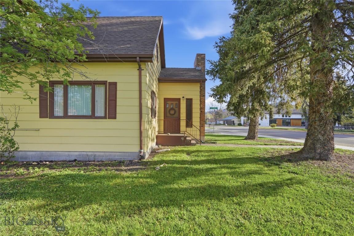 One of downtown Bozeman’s most flexible multi-unit offerings, 621 N Rouse Avenue delivers the kind of investment optionality buyers usually claim they want, then somehow overthink into oblivion. This separate .24-acre parcel features three units, excellent parking, private entrances, and a strong rental foundation in one of Bozeman’s most recognizable downtown corridors.

The property includes a primary 3-bedroom, 2-bath residence, with the potential to add an additional bedroom and create a 4-bedroom home, along with two single-level 1-bedroom, 1-bath units. A buyer could house hack by living in the larger residence while renting the smaller units, occupy one of the single-level units while leasing the main home, or hold all three as income-producing rentals.

With city services, laundry areas, covered outdoor spaces, and easy access to Main Street, Fink’s, parks, trails, restaurants, and downtown amenities, the opportunities here are wide open. Purchase 621 N Rouse on its own, or pair it with neighboring 617 N Rouse for a larger five-unit downtown investment package.