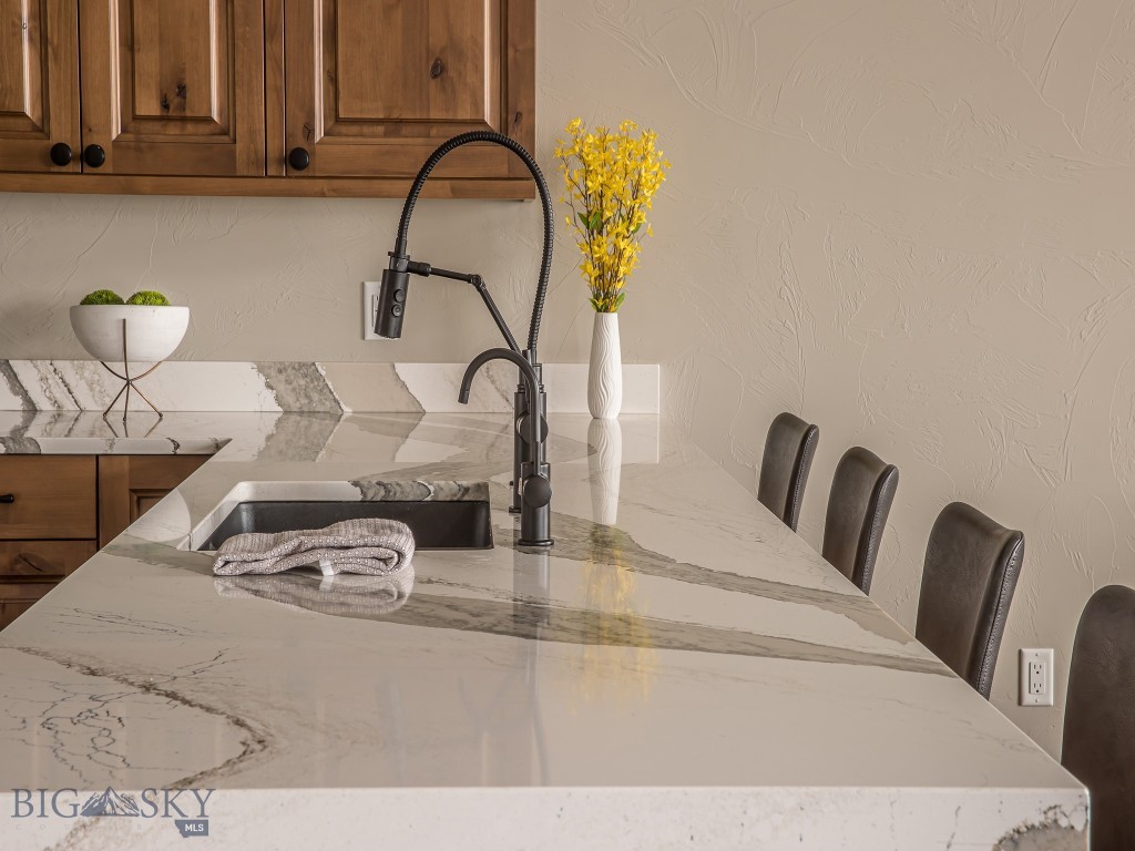 Alpenglow Condo - Residential