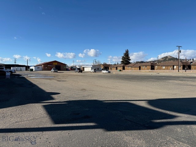 HIGH-VISIBILITY BUILD-TO-SUIT (or for sale) COMMERCIAL LAND! This prime 217.22' x 100' parcel is ready for your custom development in a high-growth area. Benefit from a verified high traffic count, ensuring maximum exposure for any retail, office, or service venture. The owner is willing to build to suit, offering an unparalleled opportunity to design a bespoke facility that perfectly matches your business needs and specifications. Secure your ideal location today and stop searching for existing space.