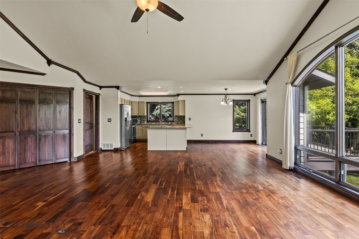 Highwood Est condo - Residential