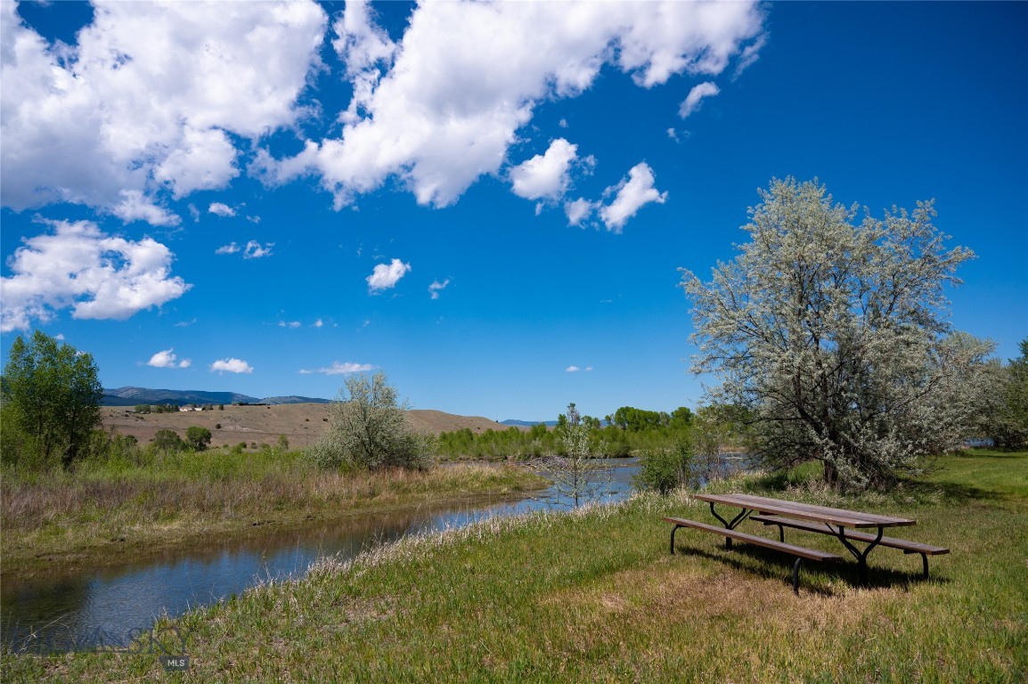 Emigrant Meadows - Land