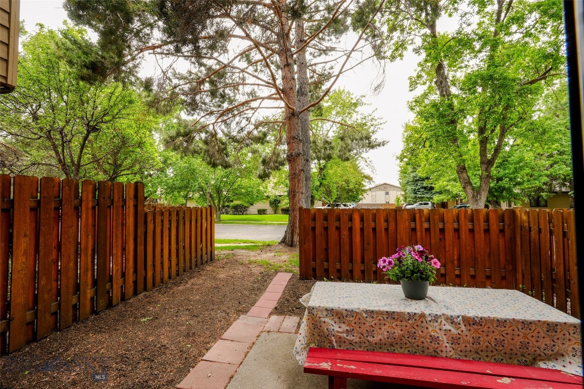 Cedarwinds Condo - Residential