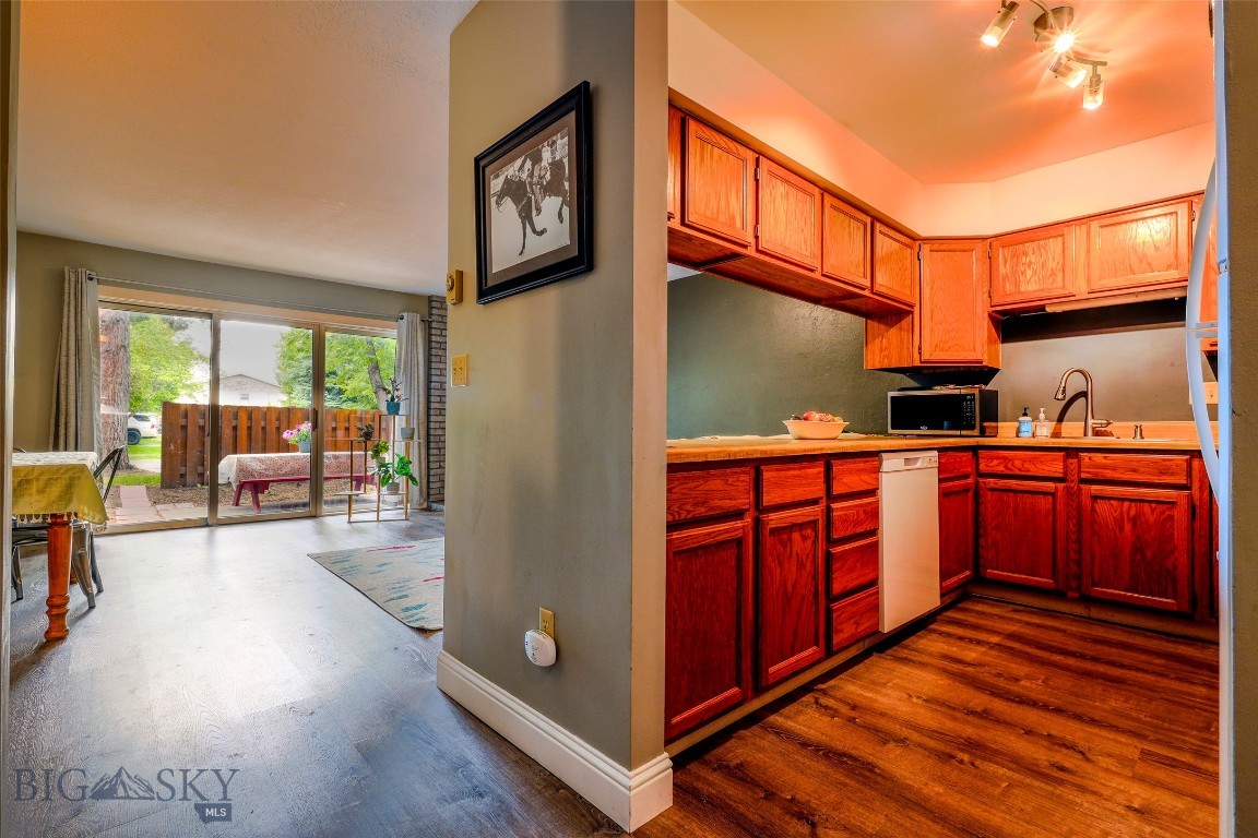 Cedarwinds Condo - Residential