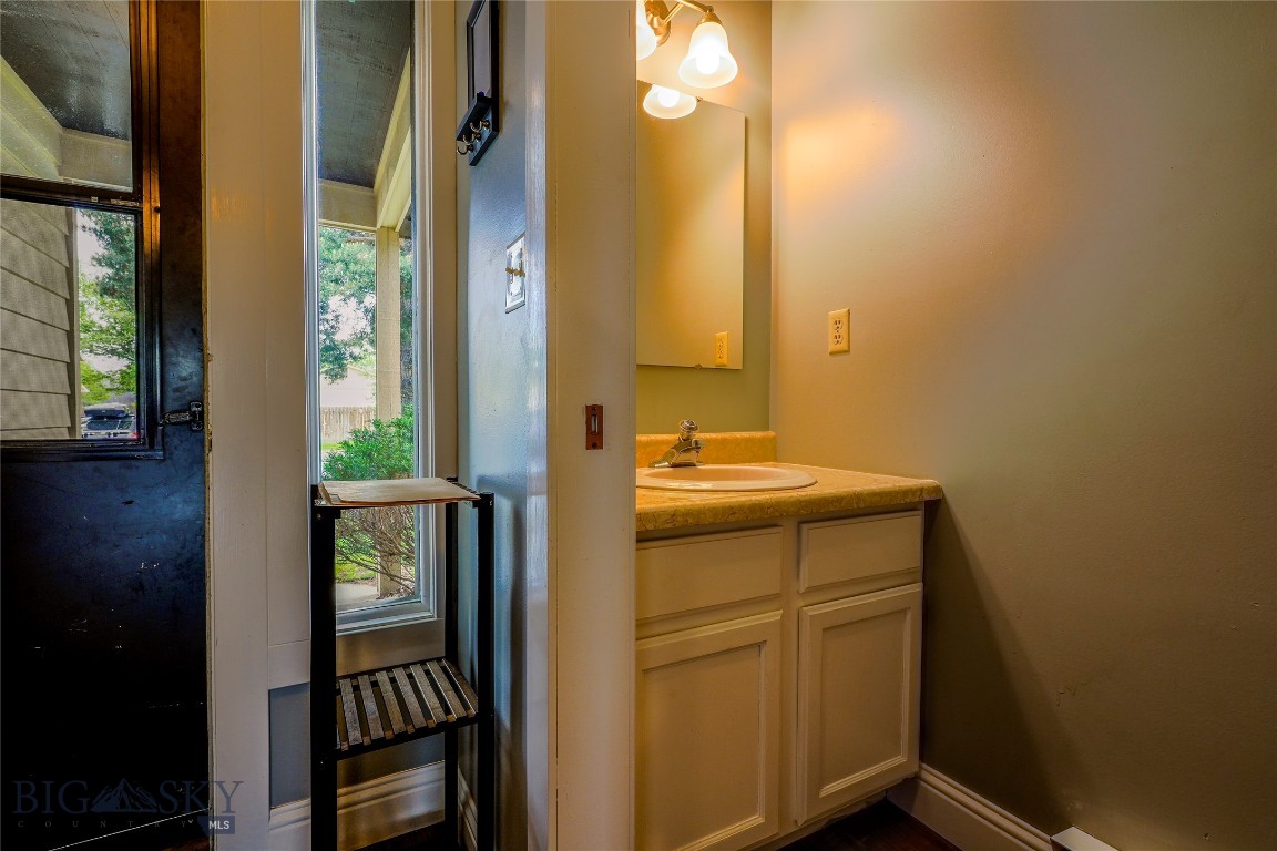Cedarwinds Condo - Residential