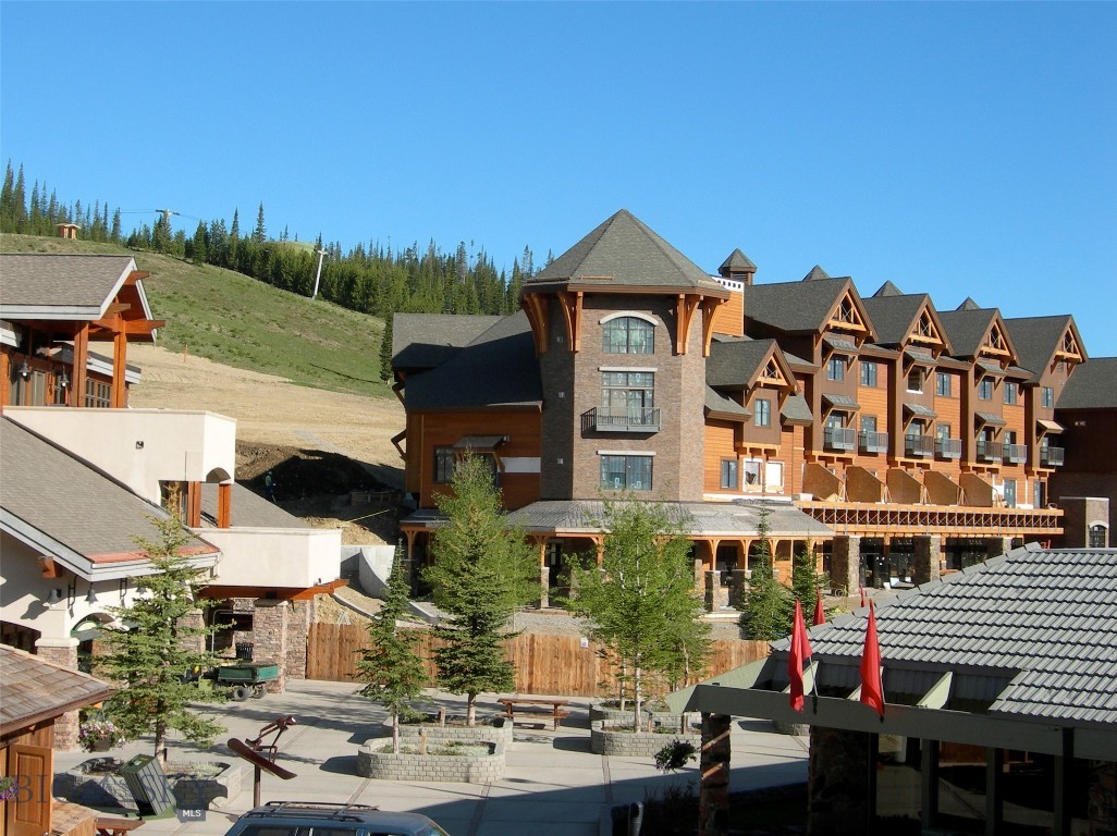 A very unique opportunity, Room 292 is a 3 bedroom 2 bathroom Lone Peak Center fractional ownership condominium, located on the ski slopes of The Big Sky Ski Resort. Amenities include outdoor pool, jacuzzi, exercise room, board room, & other hotel services. Ideal location in the heart of Mountain Village, shopping, restaurants, basecamp recreation, events hub and more! Great rental history.