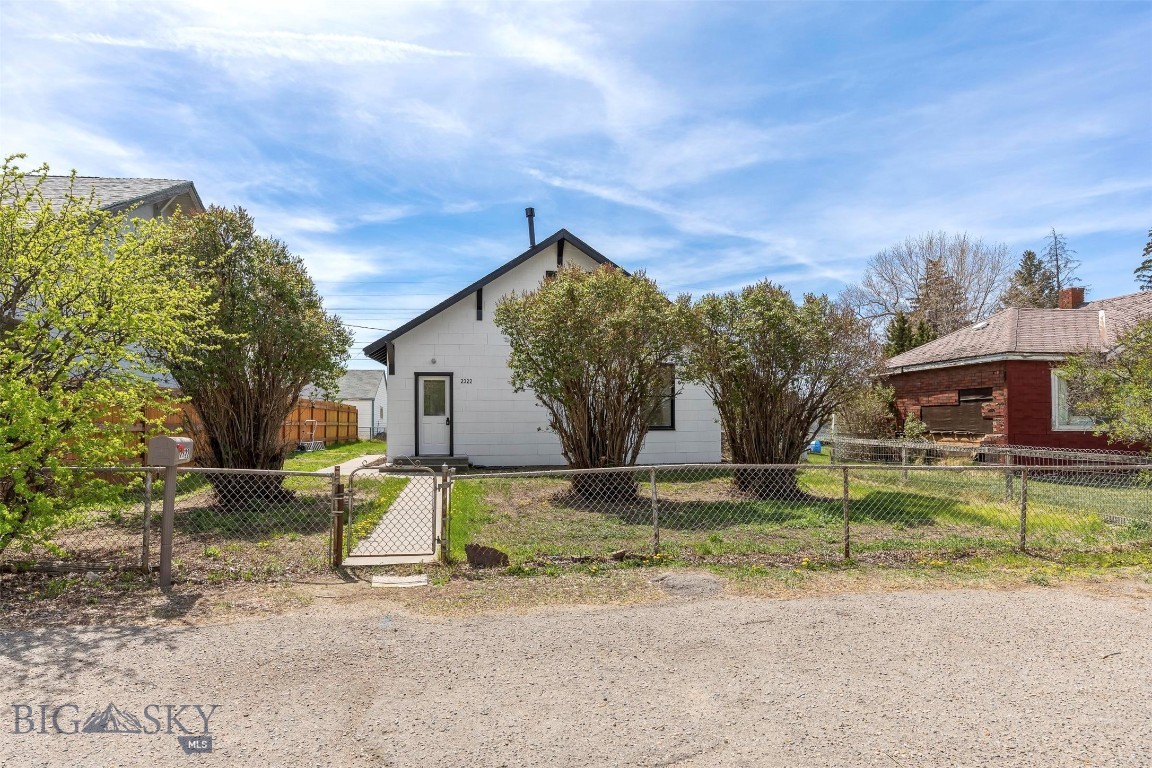 This beautifully remodeled 1-bedroom, 1-bath, two-level home offers 744 sq ft of updated living space on a 4,487 sq ft lot. Featuring fresh renovations throughout, this home combines charm and functionality with a spacious enclosed yard and convenient alley access. Whether you’re searching for a cozy primary residence, investment property, or move-in-ready home, this property is ready for its next owner to enjoy.