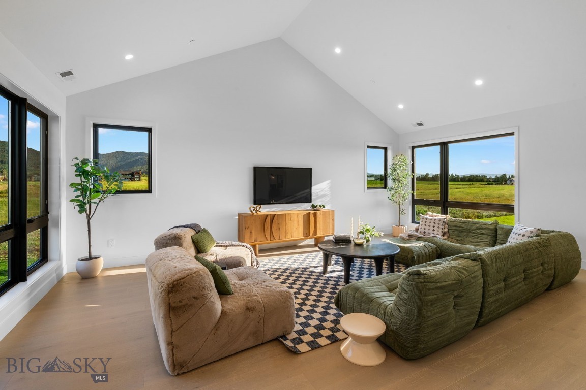 Home 40 - Residential