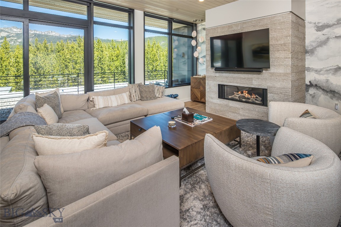 LakeLodge Residences - Residential