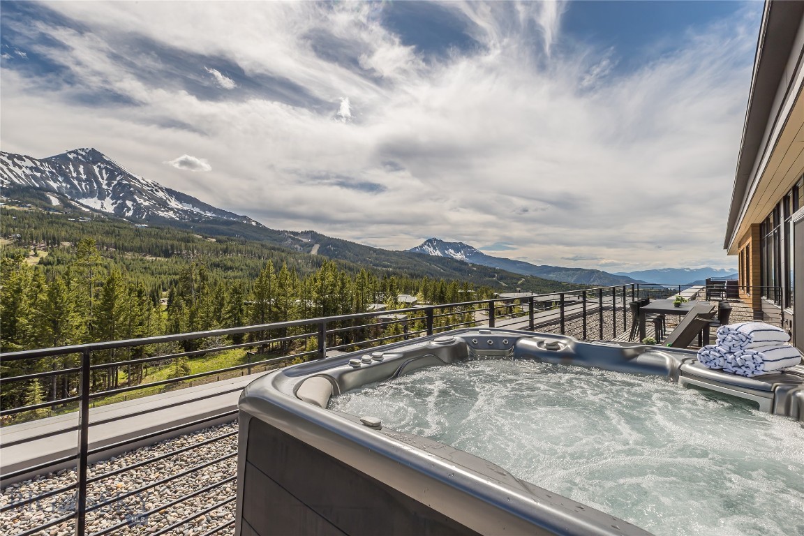 LakeLodge Residences - Residential