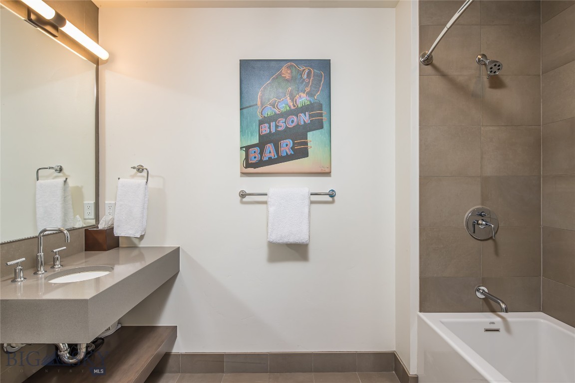 LakeLodge Residences - Residential