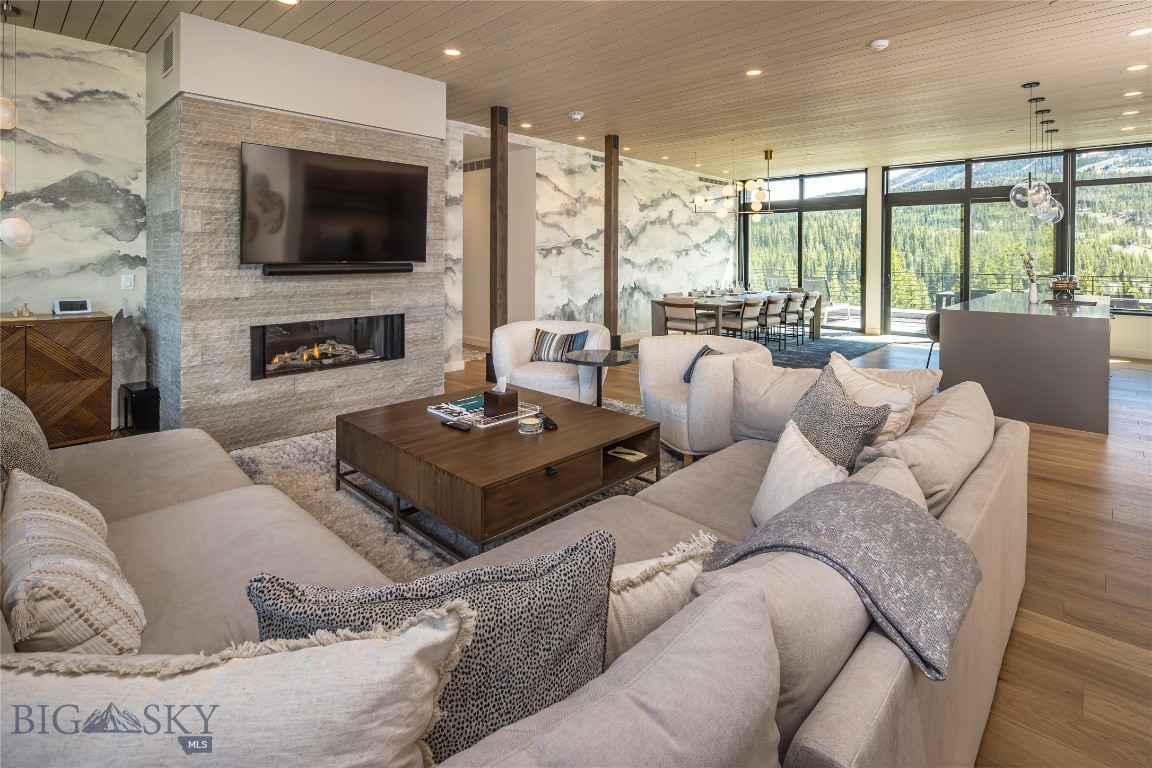 LakeLodge Residences - Residential