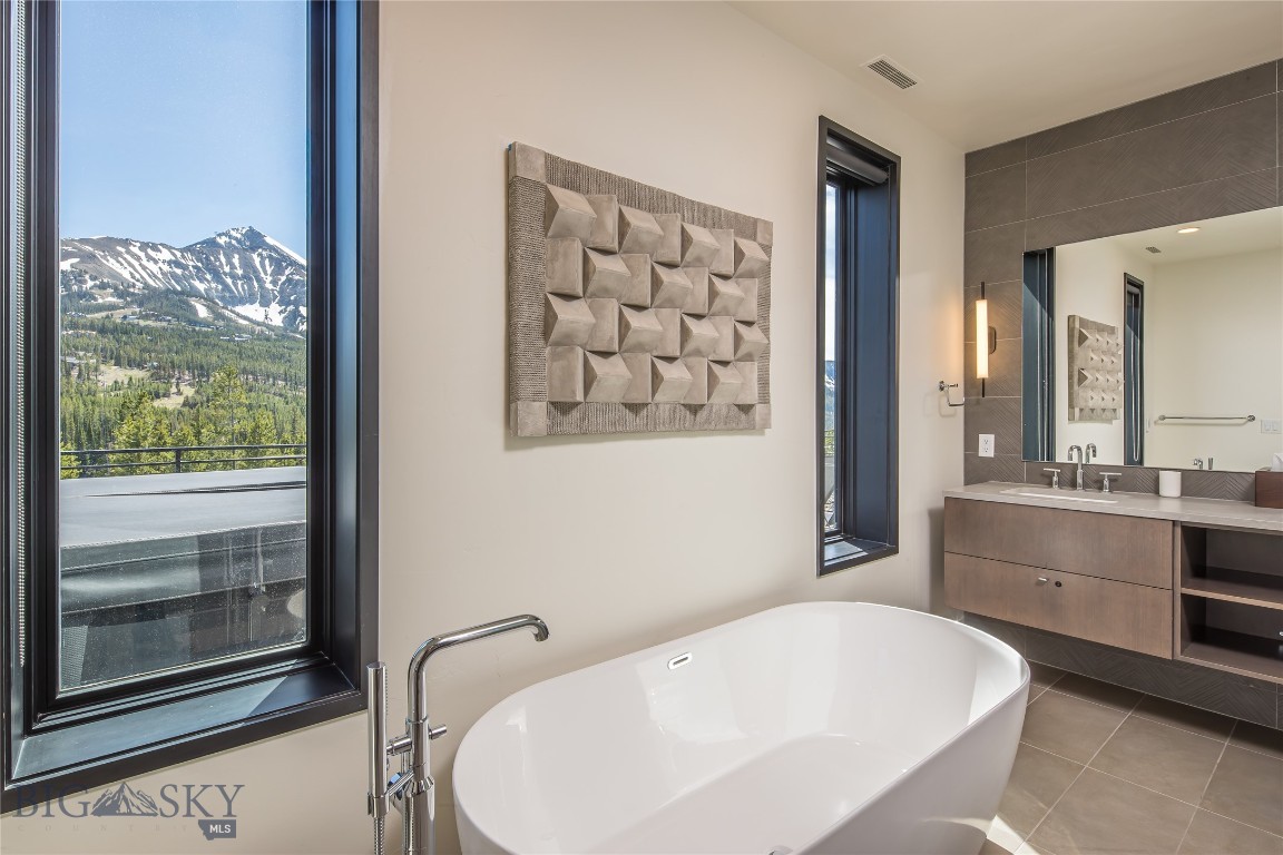 LakeLodge Residences - Residential