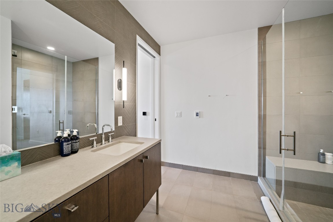 LakeLodge Residences - Residential