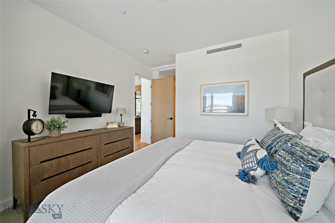 LakeLodge Residences - Residential