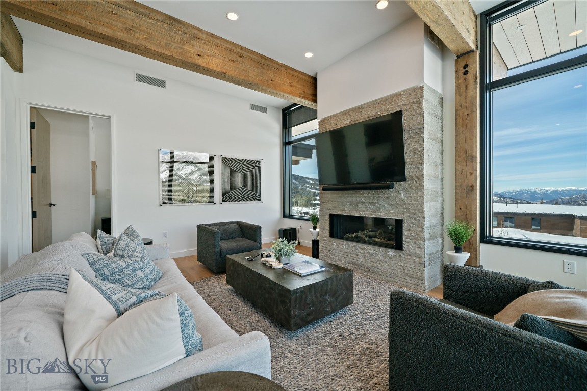LakeLodge Residences - Residential