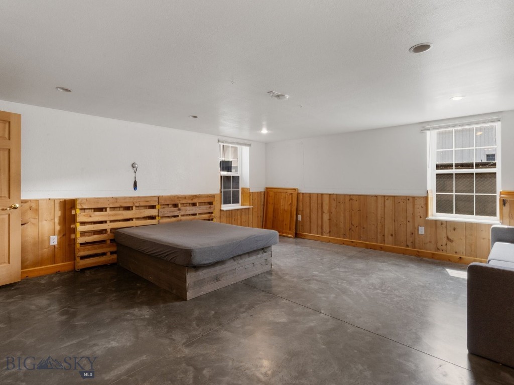 Peak View - Commercial Sale