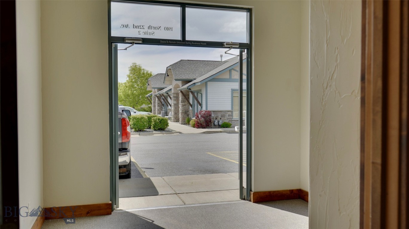 Turnkey location, ready for immediate occupancy. This unit features high-end finishes with ample parking in a convenient location with prominent North 19th Ave exposure. Past tenant uses included chiropractic and office users.