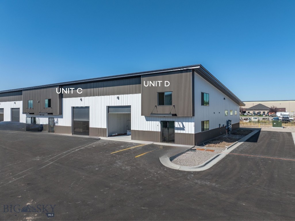 Now available in Belgrade’s sought-after West Post development, this brand-new 6,500 SF (There is approximately 620 SF of upstairs mezzanine space included in this total). Warehouse delivers exceptional versatility, quality construction, and prime accessibility for a wide range of commercial or light industrial uses. The space includes a carpeted mezzanine office area ideal for day-today operations, 3-phase power, and a bathroom for staff convenience. The building features multiple overhead doors—a 14’ front-facing door for
customer or equipment access and a 10’ rear door for efficient loading and logistics—along with 50 feet of dedicated yard space for outdoor storage, parking, or maneuvering equipment. With quick access to I-90 and Jackrabbit Lane, this modern warehouse offers the perfect balance of accessibility, adaptability, and premium construction in one of Belgrade’s most desirable commercial locations.