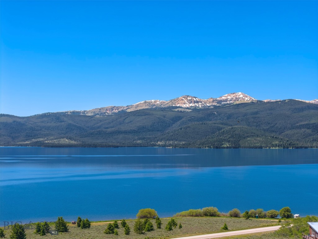 Yellowstone Holiday - Land