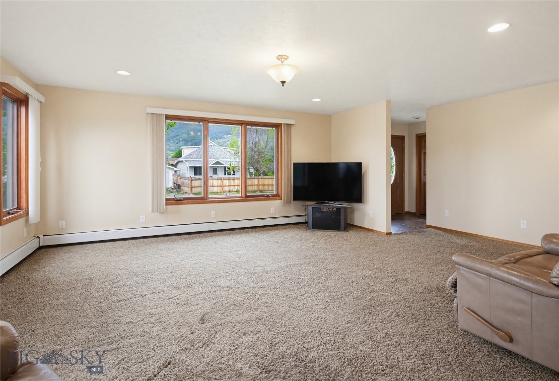 Home 40 - Residential