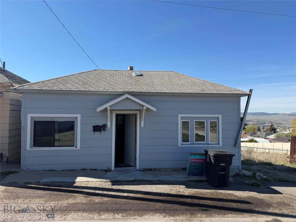 Charming 1-bedroom, 1-bath bungalow full of potential! This cozy home offers a functional layout and plenty of opportunity to make it your own. With a little love and vision, this property could truly shine. Great opportunity for an investment property, starter home, or project for someone looking to add their personal touch.