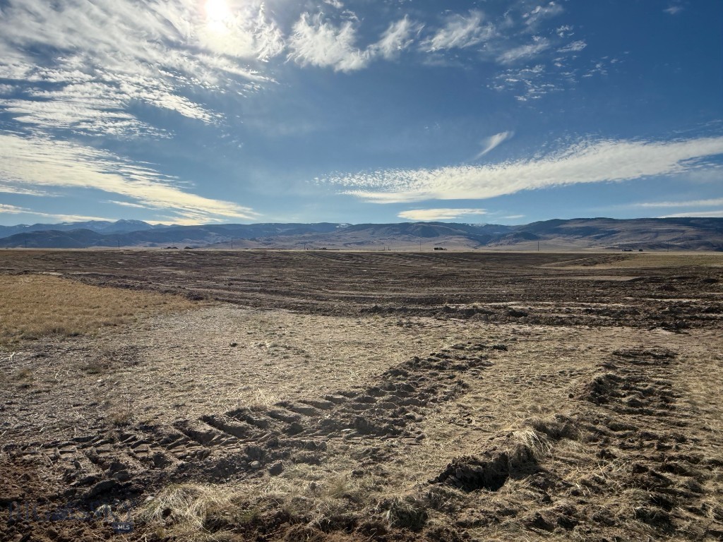 Sphinx Mountain - Land