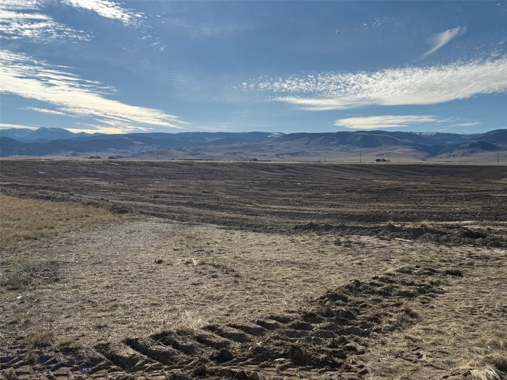 Sphinx Mountain - Land