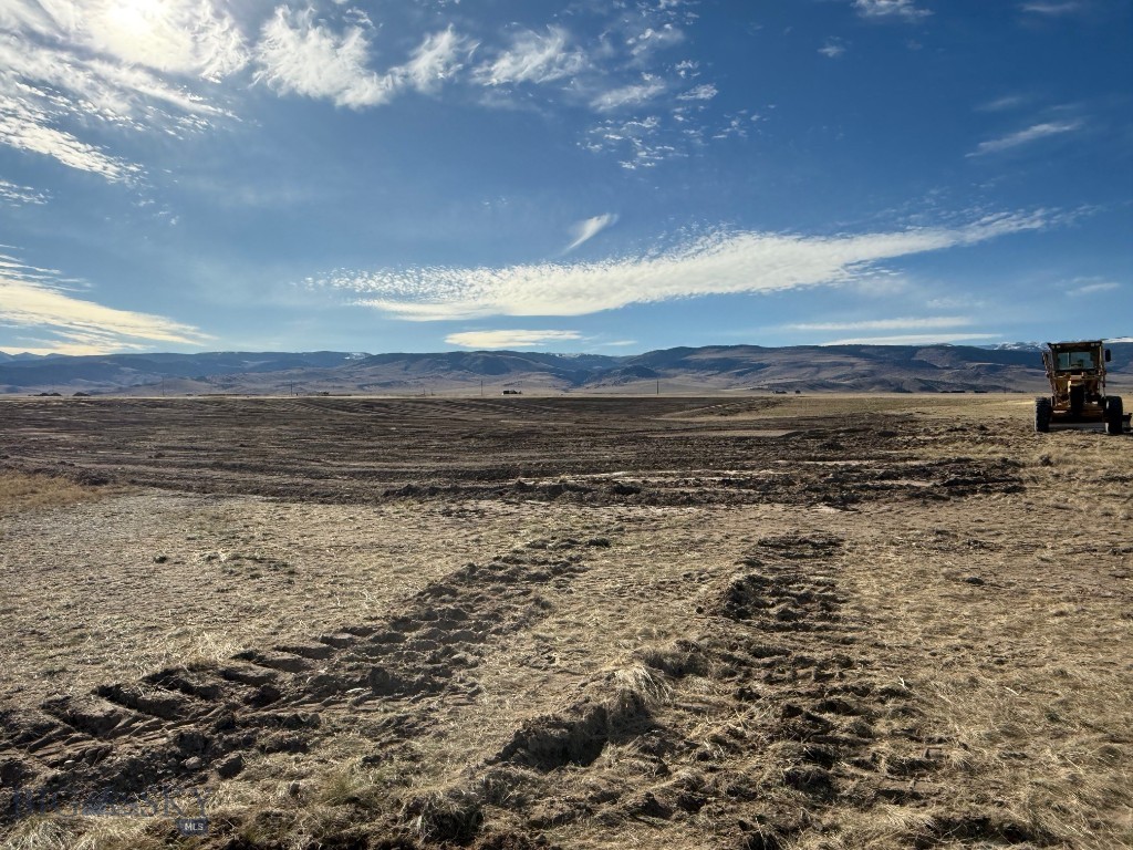 Sphinx Mountain - Land