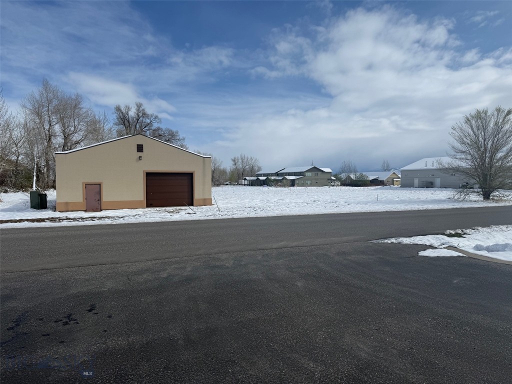 1.127 Acres in epic Location just off of Jackrabbit in 4 corners. This lot is priced to sell.  Great commercial parcel with water and sewer nearby. Perfect location for your business. Closing will need to be within 15 days of final plat.
