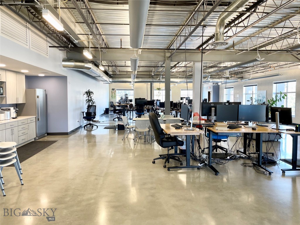Highly efficient, move-in ready office suite located at the signalized intersection of East Main & Highland Blvd—one of Bozeman’s most accessible commercial corridors.
The space features a bright, open work area with extensive glass lines, two private offices, conference room, and full kitchenette. Ideal for teams seeking a collaborative environment with minimal buildout required.
Located directly above Town & Country with abundant on-site parking and immediate access to I-90, this location offers convenience for both employees and clients.