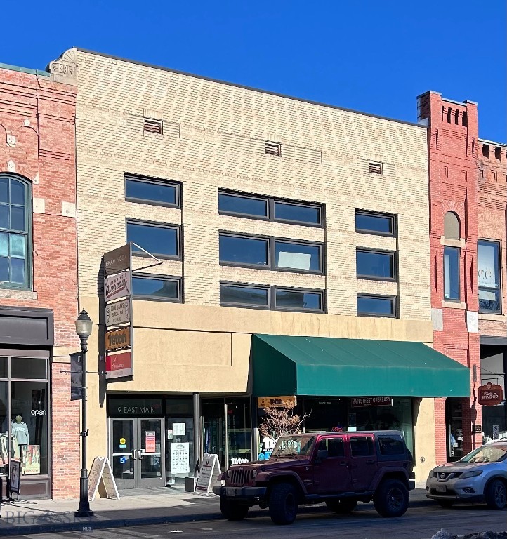 Nice basement space in great location in Downtown Bozeman, just below Main Street Overeasy.  Wide open space allows for a multitude of options.  Space was formerly a dance studio, so works out well for similar use, gym user, or collaborative office space.  Hardwood floors, clean walls, and private access from the hallway.