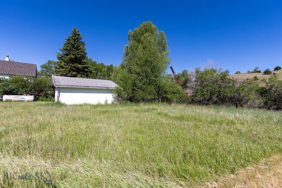 Beautiful buildable lot in the Historic Viewshed Commercial District. Power and Fiber Optic are nearby with City Water and Sewer services available.
Can be commercial or residential.