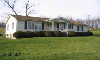 ONE STORY COUNTRY LIVING INCLUDES 3 BEDROOMS, 1.5 BATHS. ON LARGE LEVEL LOT. ONE STORY COUNTRY LIVING INCLUDES 3 BEDROOMS, 1.5 ABTHS. ON LARGE LEVEL LOT.