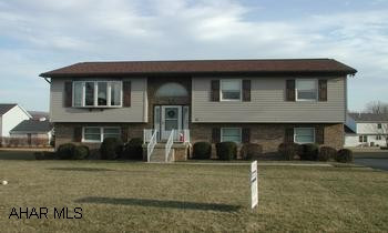 IMMACULATE BI-LEVEL IN WOODLAND TERRACE. SOME APPLIANCES INCLUDED. LEVEL YARD, STORAGE SHED, SUNROOM. SPACIOUS ROOMS AND AMPLE STORAGE. ASK FOR LIST OF RECENT IMPROVEMENTS. ECONOMICAL UTILITIES. IMMACULATE BI-LEVEL IN WOODLAND TERRACE. SOME APPLIANCES INCLUDED. LEVEL YARD, STORAGE SHED, SUNROOM. SPACIOUS ROOMS AND AMPLE STORAGE. ASK FOR LIST OF RECENT IMPROVEMENTS. ECONOMICAL UTILITIES.