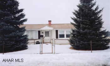 3 BEDROOM, 1.75 BATH ON 4 CITY LOTS, FENCED YARD AND SUNROOM.