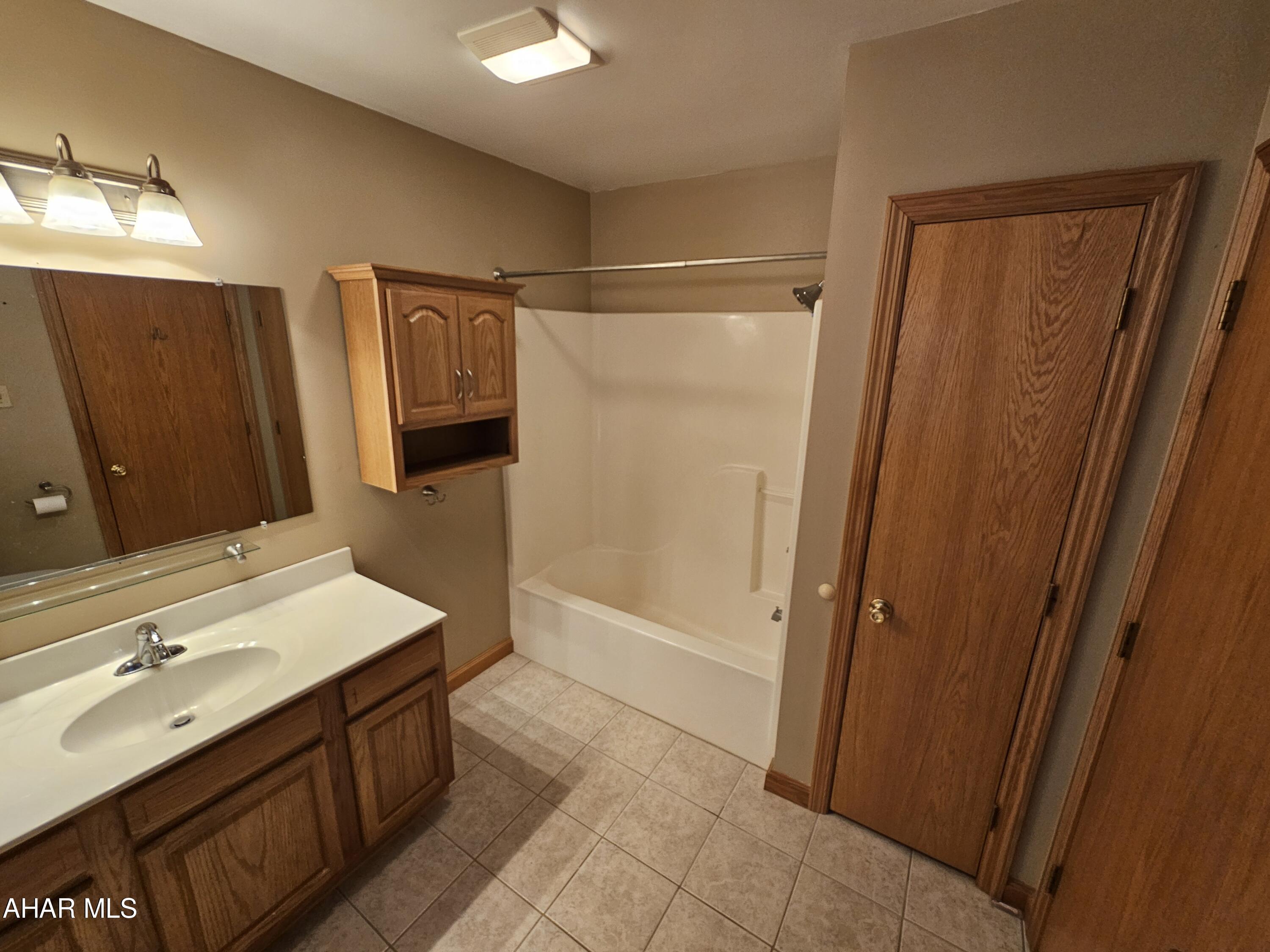 Glendale Yearound - Residential