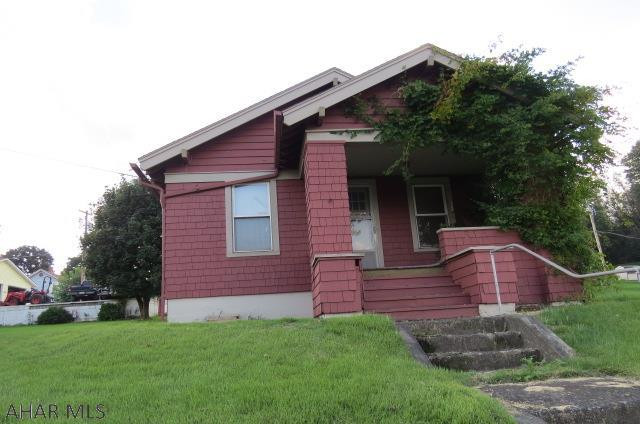 Location! Location! Location! In the desired area of Williamsburg the possibilities of this 2 bedroom, 1 bath home are endless! A little TLC can go a long way!