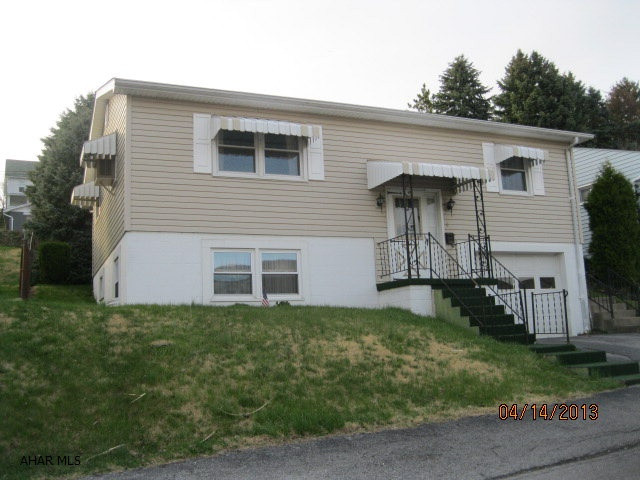 Two bedroom bi-level. Finished basement with 1/2 bath. Private rear lot.