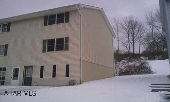 UPDATED TOWNHOUSE WITH TRAVERTINE LAMINIATE FLOORS, NEW CARPETING, STAINLESS APPLIANCES INCLUDED,  FRESH PAINT TOP TO BOTTOM. UPDATED FIXTURES IN BATHROOMS, FRESH MOVE IN CONDITION. CALL ADAM 814-934-5246 UPDATED TOWNHOUSE WITH TRAVERTINE LAMINATE FLOORS, NEW CARPETING, STAINLESS APPLIANCES INCLUDED, FRESH PAINT TOP TO BOTTOM, UPDATED FIXTURES IN BATHROOMS, FRESH MOVE IN CONDITION. ALSO KNOW AS 201 HOPEWELL DR. CALL ADAM TO SCHEDULE 934-5246