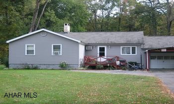 Ranch house, 3BR/1BA, large living room / dining room combo and eat-in kitchen. Located on branch of Dunnings Creek.