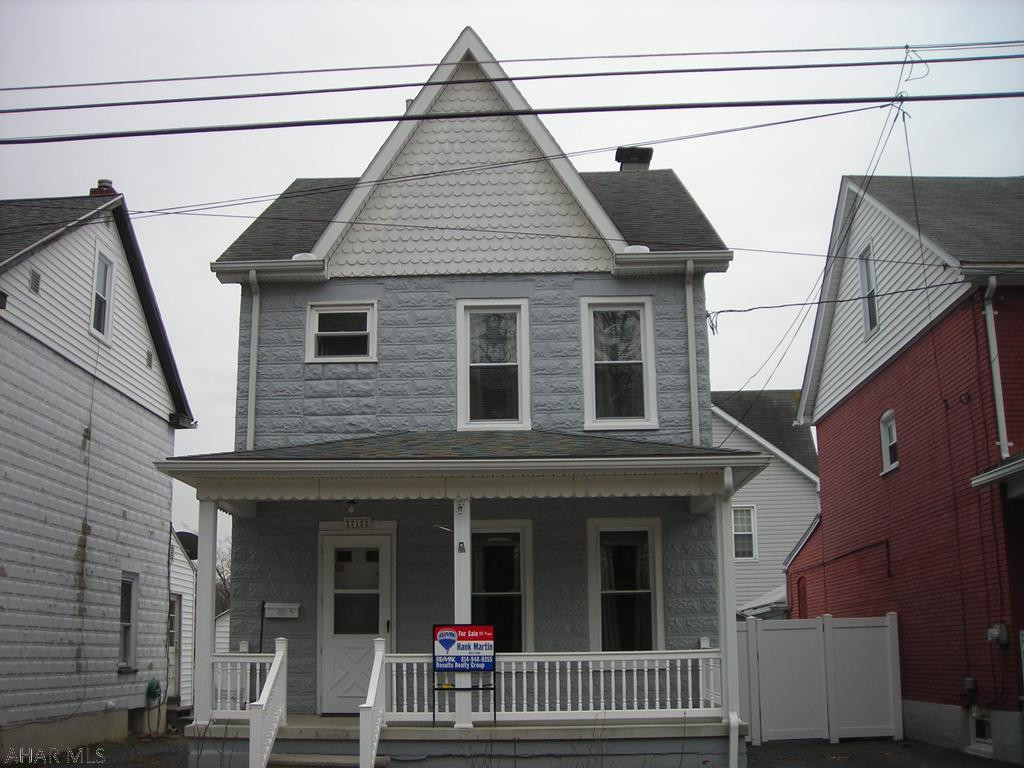Very nice kept 3/4 Bedroom, 1 Bath w/nice upgrades and amenities.  Bath has newer claw style tub/shower, newer appliances. Most/all furniture can be left.  Furniture has no value to real estate.  Move-in-ready!  Priced right!  Call Hank for your tour - 937-2101.  Fenced yard with 1 car garage.
