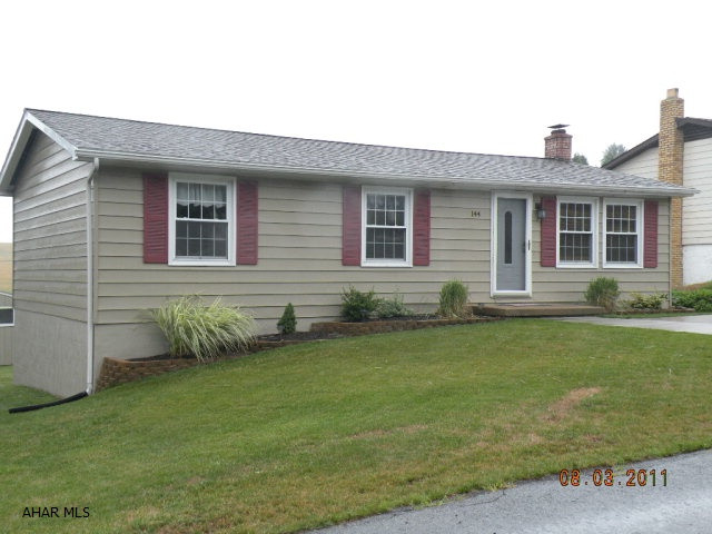 A must see ranch w/beautiful oak cabinets, stainless steel appliances, island,& ceramic tile. 3 bedrooms, 1 full and one 3/4 bath w/great ceramic shower. Spotless