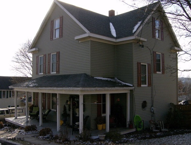 Ebensburg- 2 1/2 story remodeled vinyl sided 3BR, 2 1/2 bath home -private fenced lot with Inground pool. Kitchen with granite countertops, finished basement. New windows.