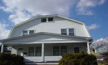 Double House.  Separate Utilities.  Excellent Conditions. Double House.  Separate Utilities.  Excellent Conditions.