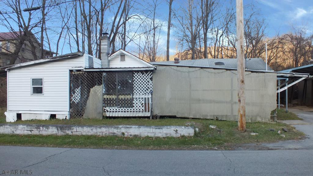 Mill Creek area fixer-upper 1 story home with living room, dining room, 1 bedroom, 2 car garage and loads of potential. Close to popular Raystown Lake recreational possibilities and so much more!
