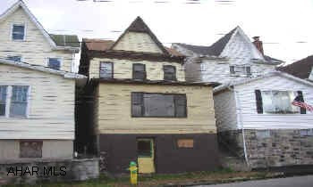 HANDYMAN SPECIAL! SPACIOUS HANDYMAN SPECIAL WITH NEWER CARPET. HUGE KITCHEN WITH GOOD CABINETRY. OVERSIZED MBR WITH LARGE CLOSET.  OFF STREET PARKING AND FENCED YARD.  COVERED REAR DECK.  UTILITIES ARE TURNED OFF AND HOME IS WINTERIZED.  SOLD "AS IS". PLEASE CONTACT LISTING AGENT FOR ADDITIONAL ADDENDUMS TO ACCOMPANY ANY OFFERS.