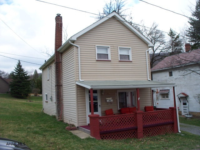 Large corner lot. 1 carport, very well maintained home. Clean and move in condition. Logan Township and Junita Gap School.
