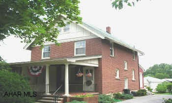 CHARMING ALL BRICK 3 BED WITH UPDATED BATH. EASY ACCESSS ON AND OFF PENN ST. WITH DRIVEWAY TO GARAGE AND REAR ALLEY. CHARMING ALL BRICK 3 BED WITH UPDATED BATH. EASY ACCESSS ON AND OFF PENN ST. WITH DRIVEWAY TO GARAGE AND REAR ALLEY.