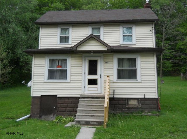Cute 3 BR (1 captive)starter home on 1 acre. Large 2 car detached garage on gravel road